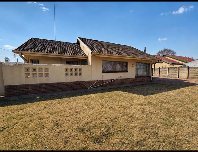 4 BEDROOM HOUSE FOR SALE IN THREE RIVERS